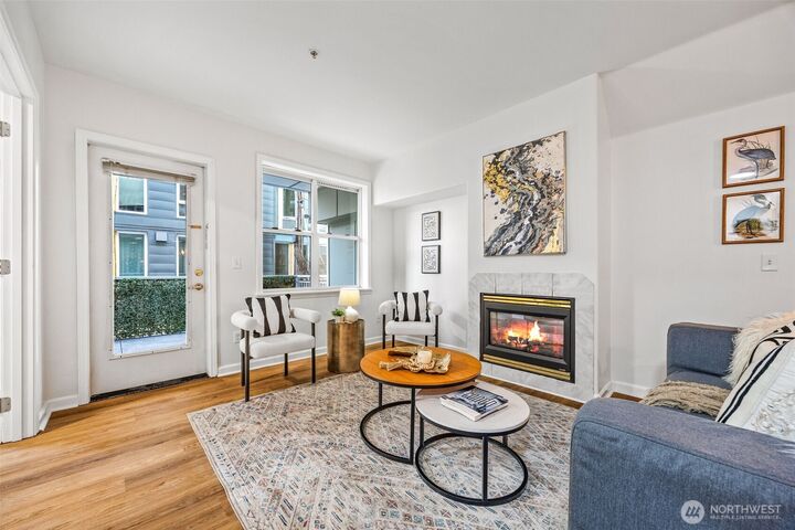 Property Photo:  4722  12th Avenue NE 203  WA 98105 