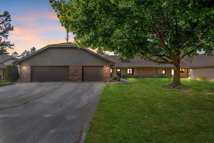 Property Photo:  83 Spencer Village Court  WI 54914 