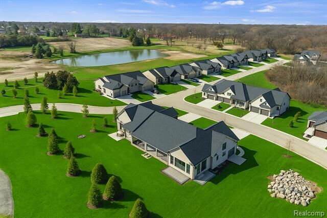 Property Photo:  3077 Claret Lane  MI 48309 