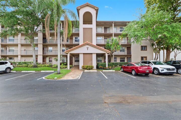 Property Photo: 1251 SW 125th Ave 211T FL 33027