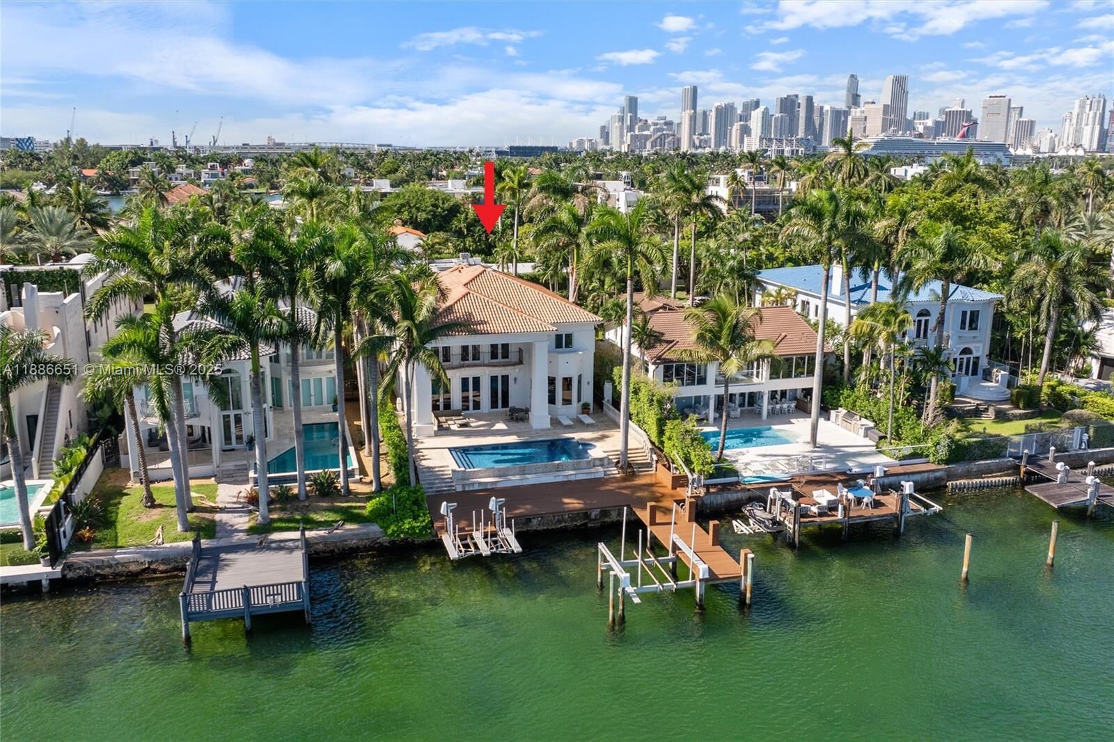 Property Photo: 305 N Hibiscus Dr FL 33139