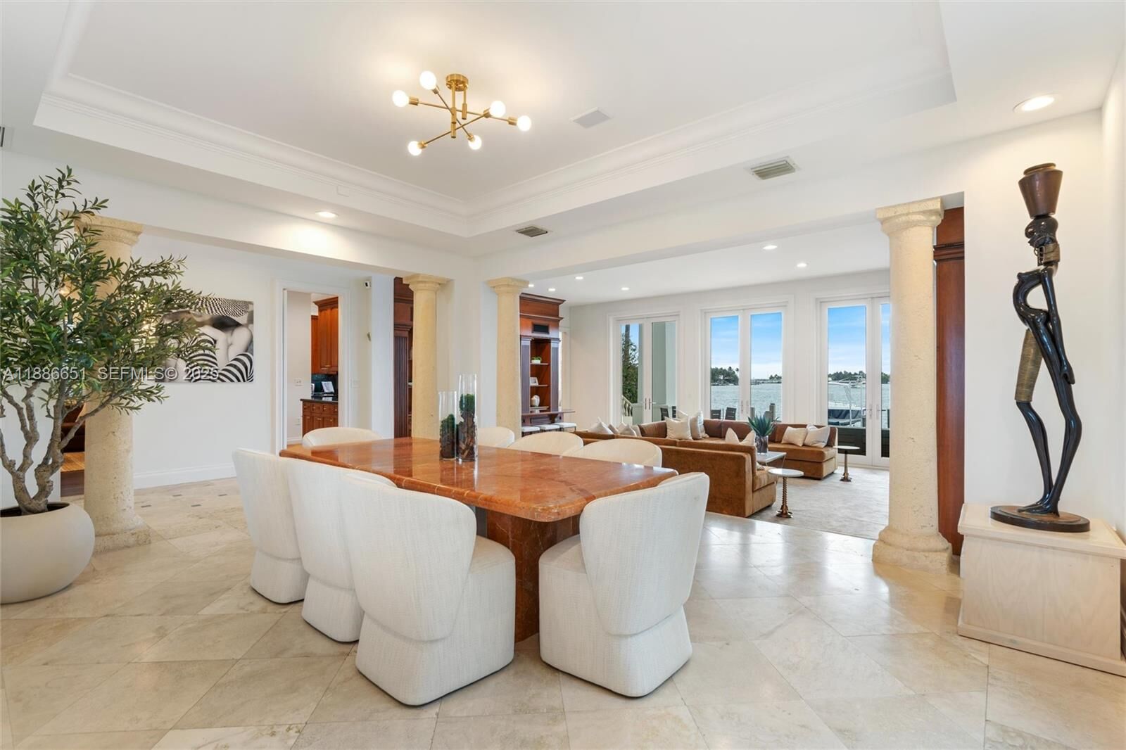 Property Photo: 305 N Hibiscus Dr FL 33139