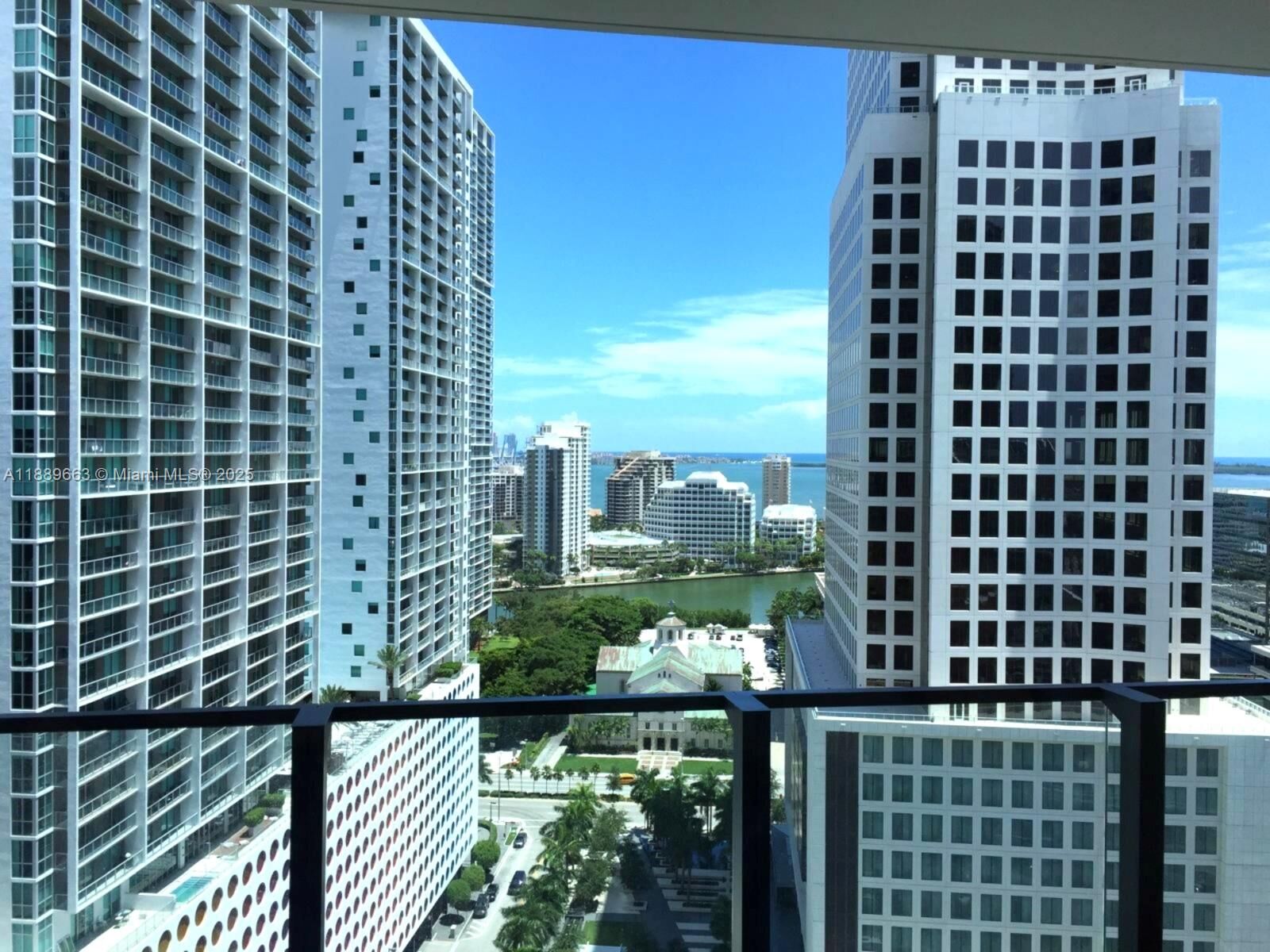 Property Photo:  68 SE 6th St 1809  FL 33131 