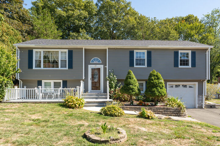 26 Meadowbrook Road  West Haven CT 06516 photo