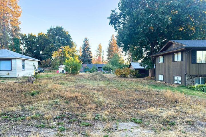 Property Photo: 614 E A St WA 99006
