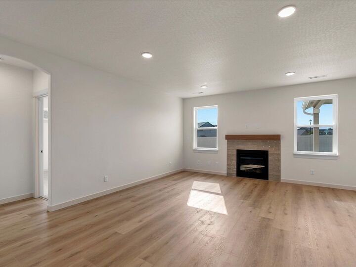 Property Photo:  18134 E Barclay Ct 4/4 Hudson  WA 99016 