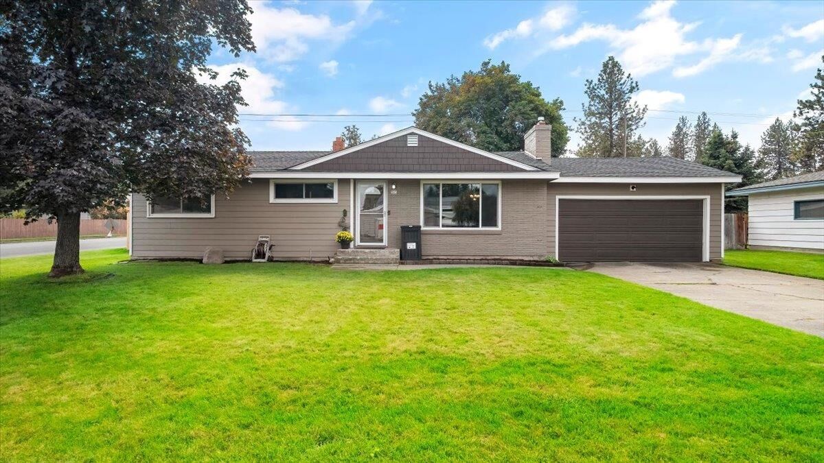 Property Photo: 303 W Barnes Rd WA 99218