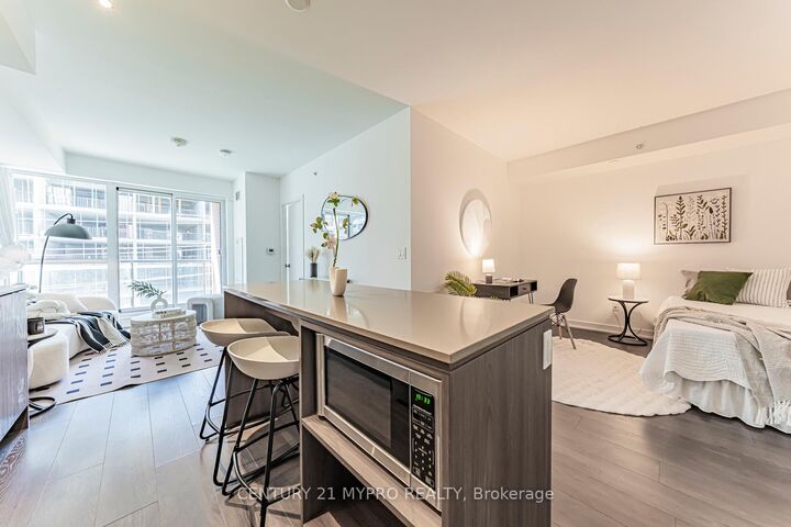 Property Photo: 31 Tippett Road 559 ON M3H 0C8