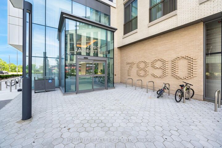 Property Photo:  7890 Jane Street 3907  ON L4K 0K9