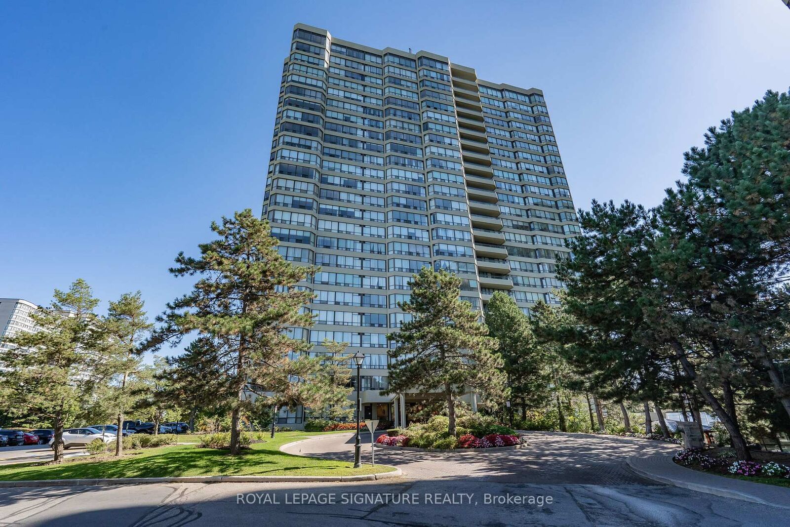 Property Photo: 22 Hanover Road 407 ON L6S 5K7