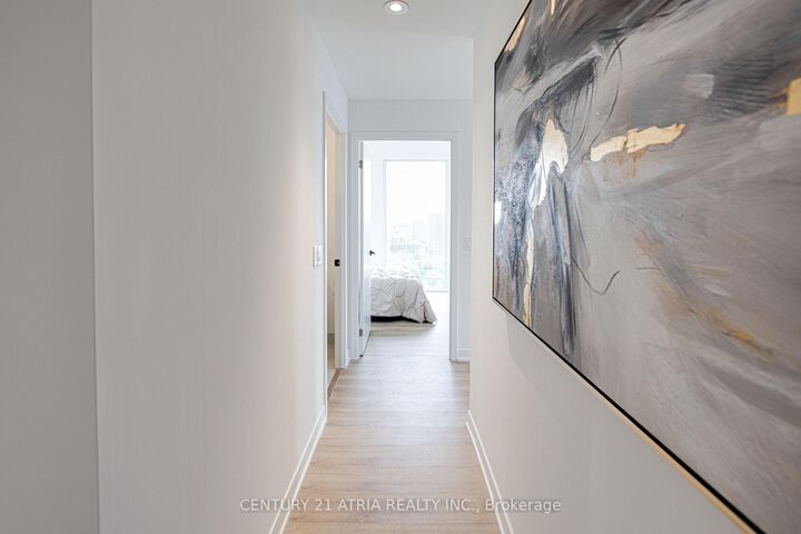 Property Photo: 319 Jarvis Street 2515 ON M5B 0C8
