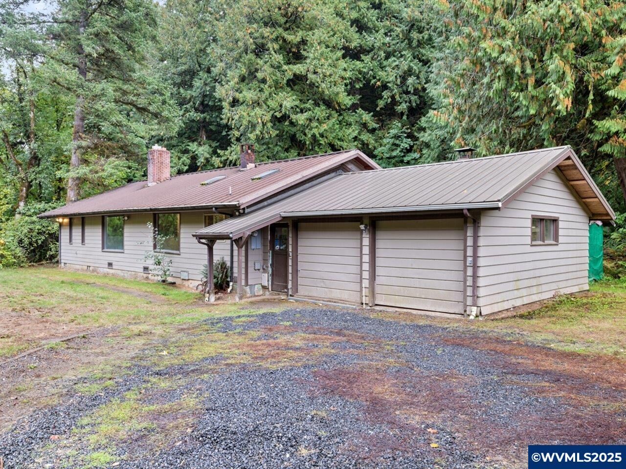 Property Photo: 22530 Woods Creek Rd OR 97370