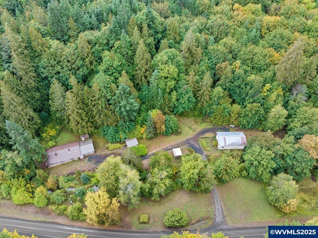 Property Photo: 22530 Woods Creek Rd OR 97370