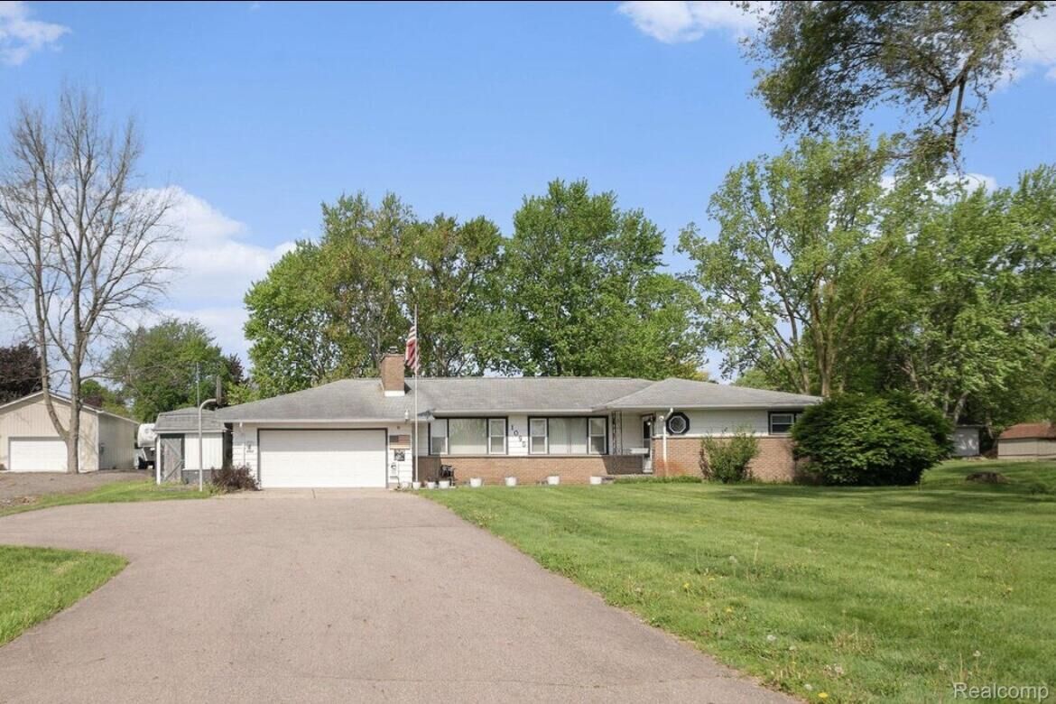 Property Photo:  1095 N College Road  MI 48854