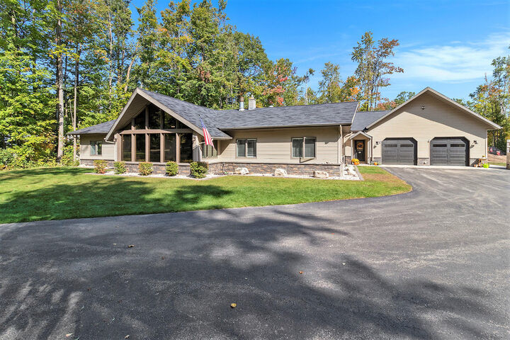 Property Photo: 2371 E Mullett Lake Road MI 49749