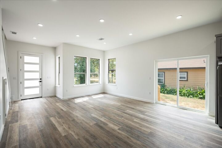 Property Photo: 504 Walker Street TX 78957