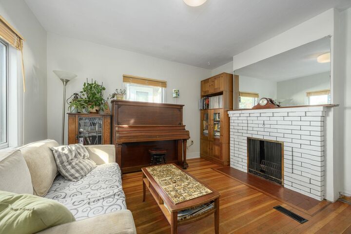 Photo de la propriété: 2633 Venables Street BC V5K 2R4