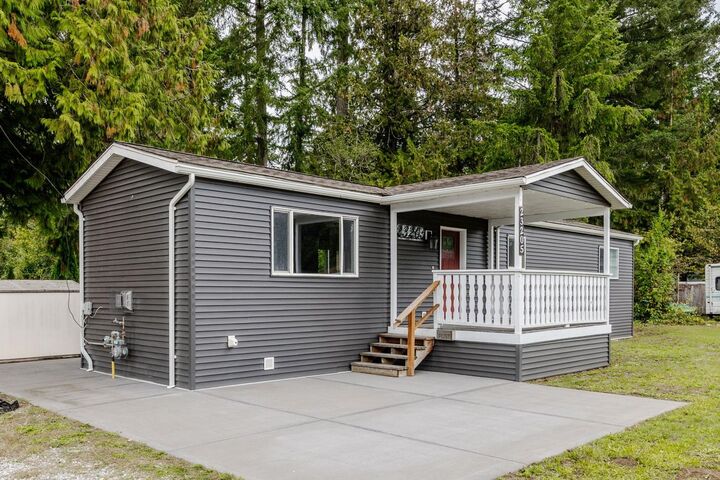 23205 Calvin Crescent 5 — photo 1