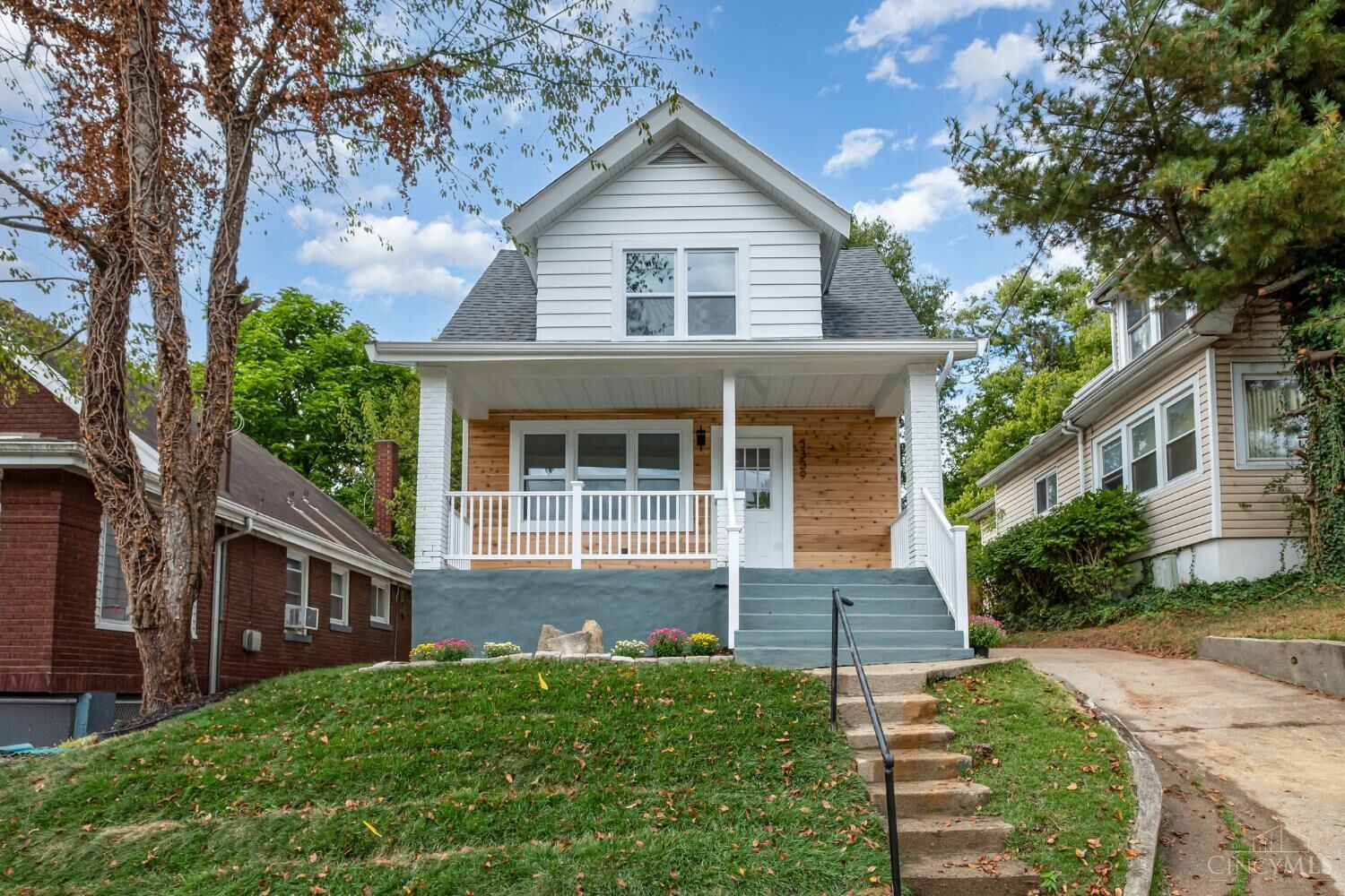 Property Photo: 3339 Hewitt Crescent Street OH 45207