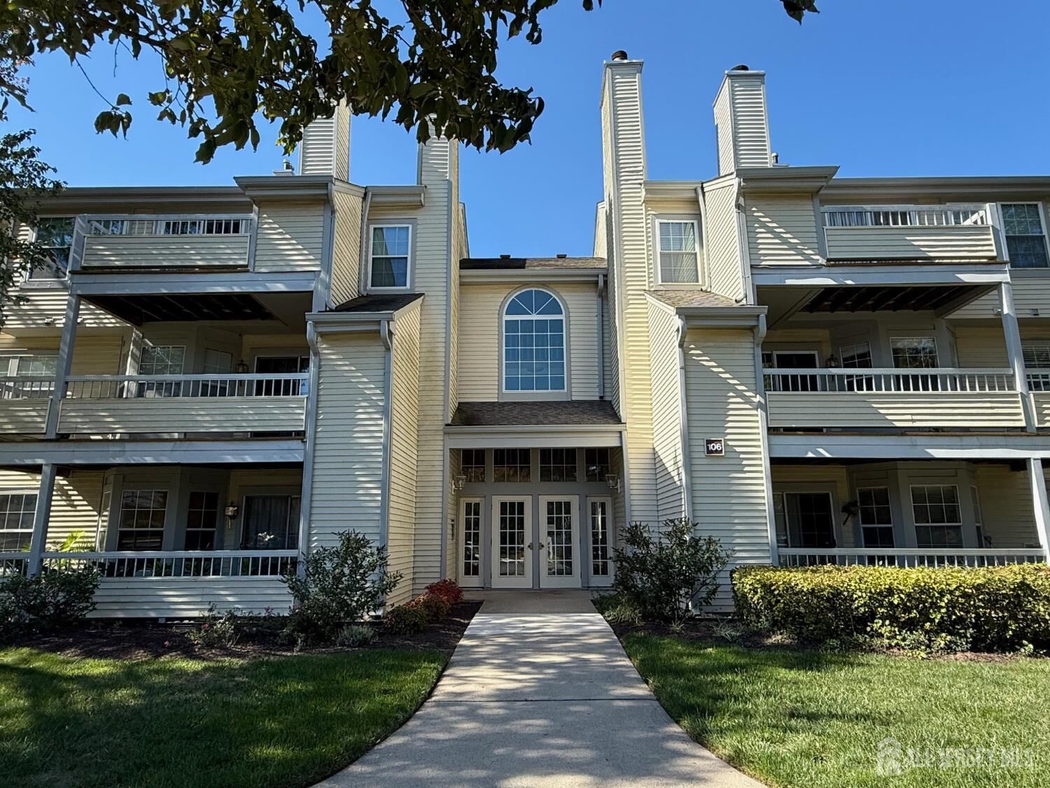 Property Photo:  106 Heritage Boulevard 7  NJ 08540 