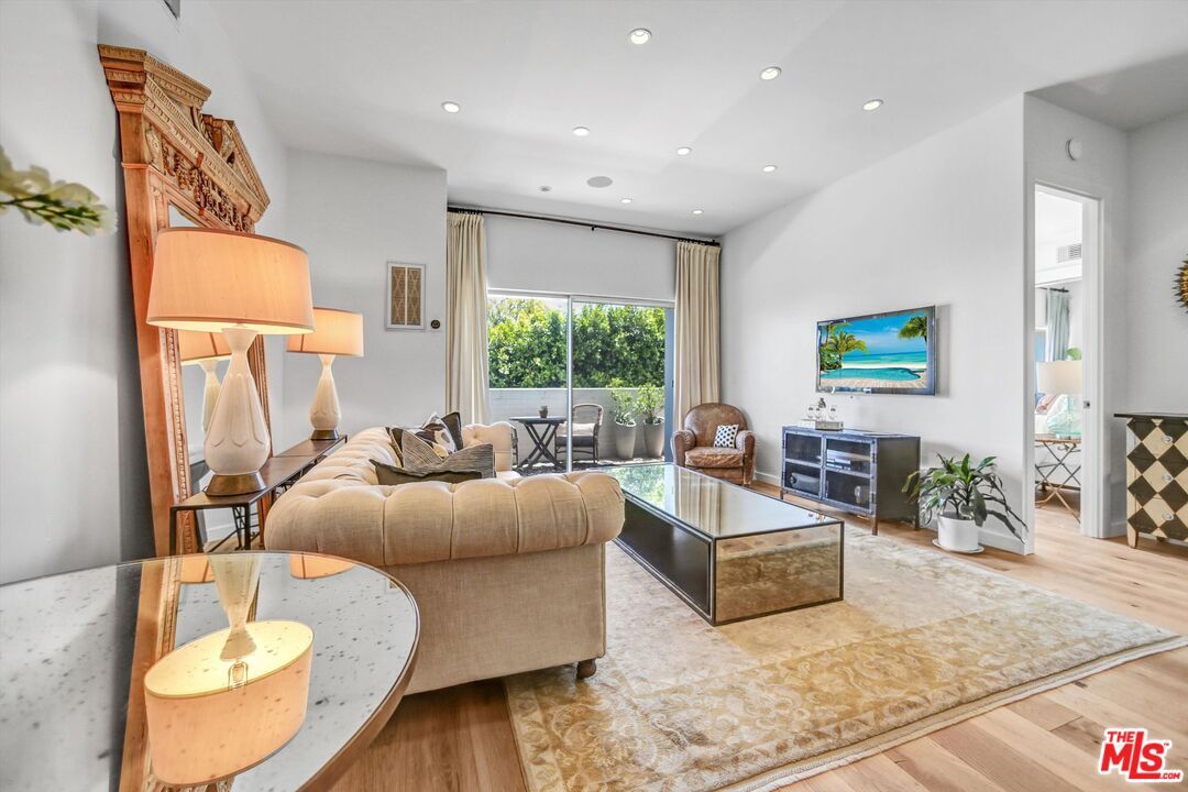Property Photo: 999 N Doheny Dr CA 90069