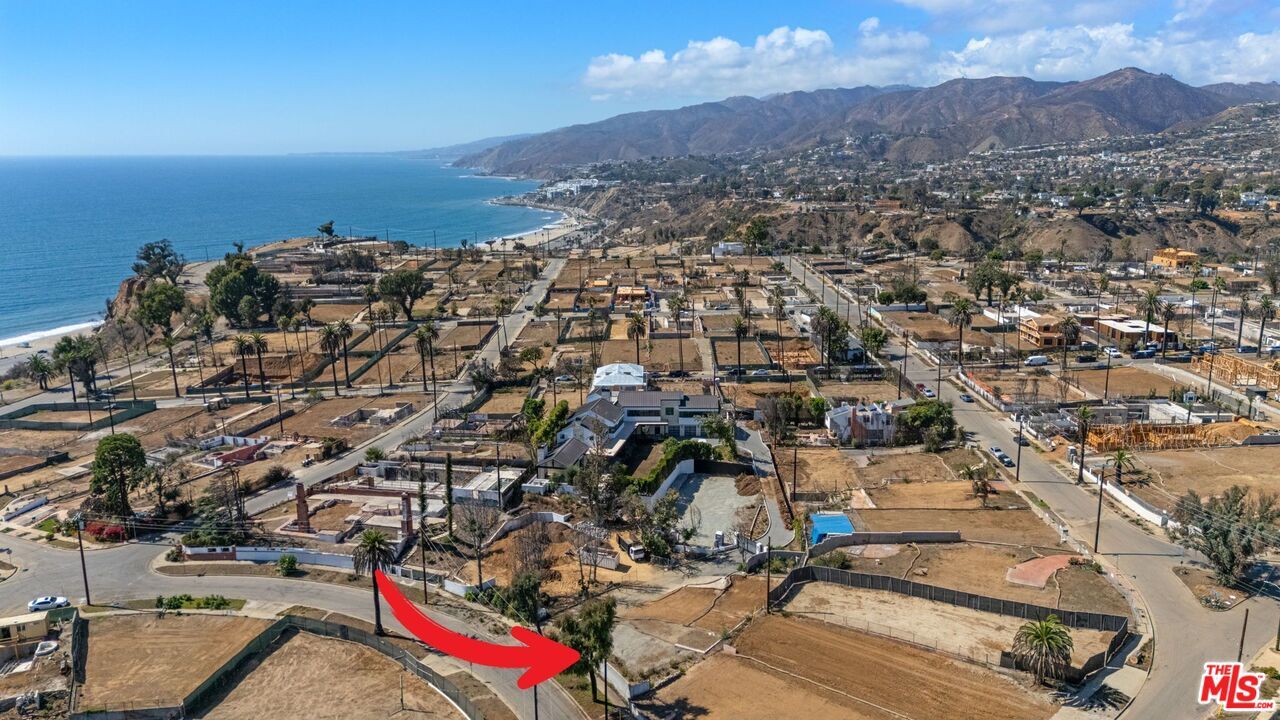 Property Photo:  419 Lombard Ave  CA 90272 
