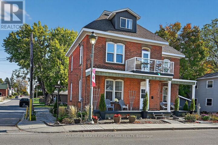 Property Photo:  267 Bridge Street  ON K7C 3H3 