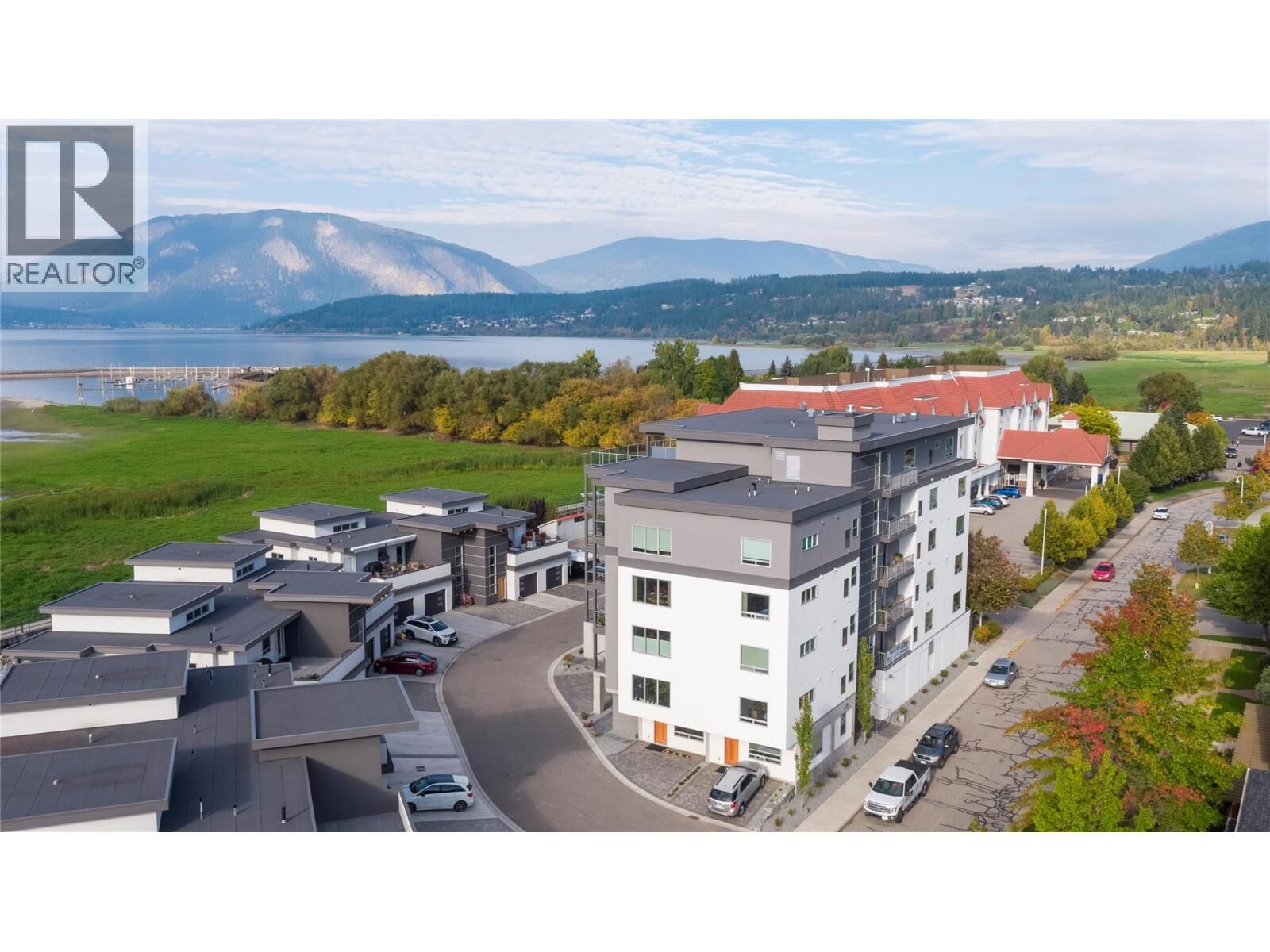 Property Photo:  131 Harbourfront Drive Northeast 202  BC V1E 0G4 