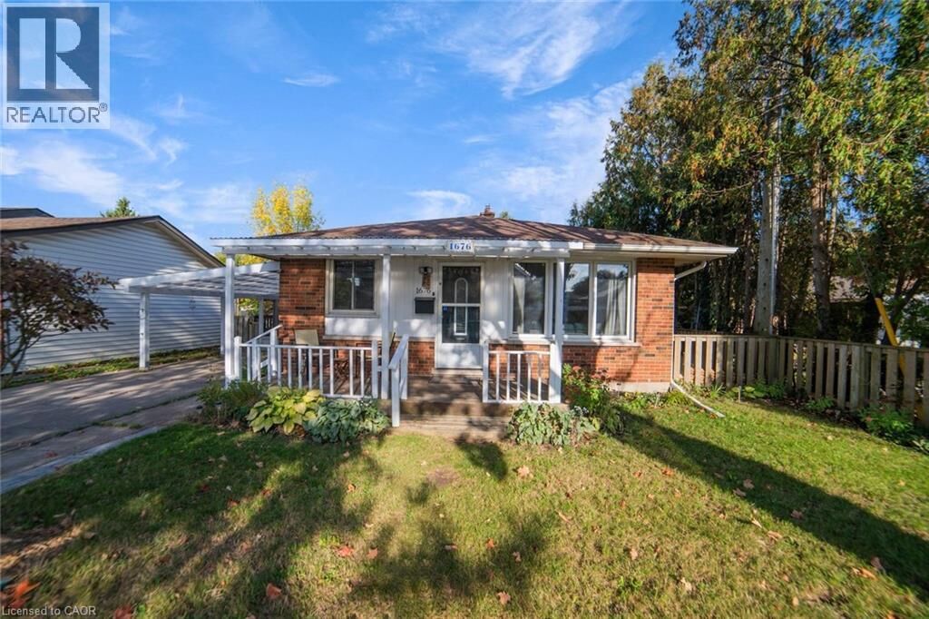 Property Photo:  1676 Holley Crescent  ON N3H 2S5 