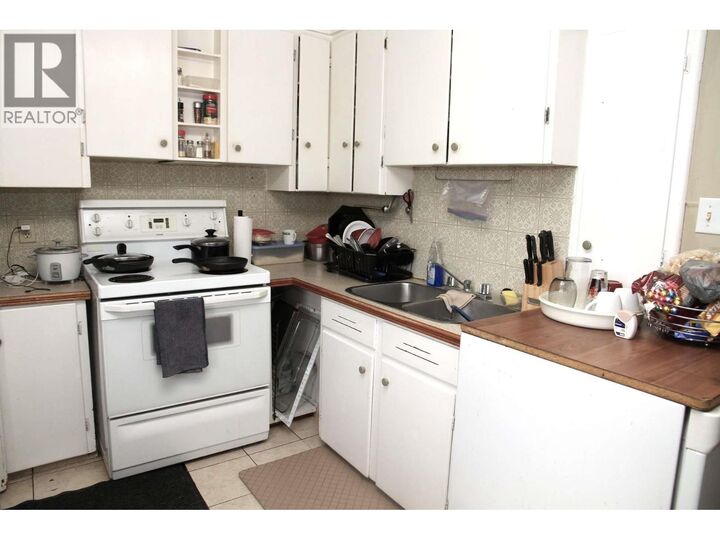 Property Photo: 900 Cornwall Crescent BC V1G 1N9