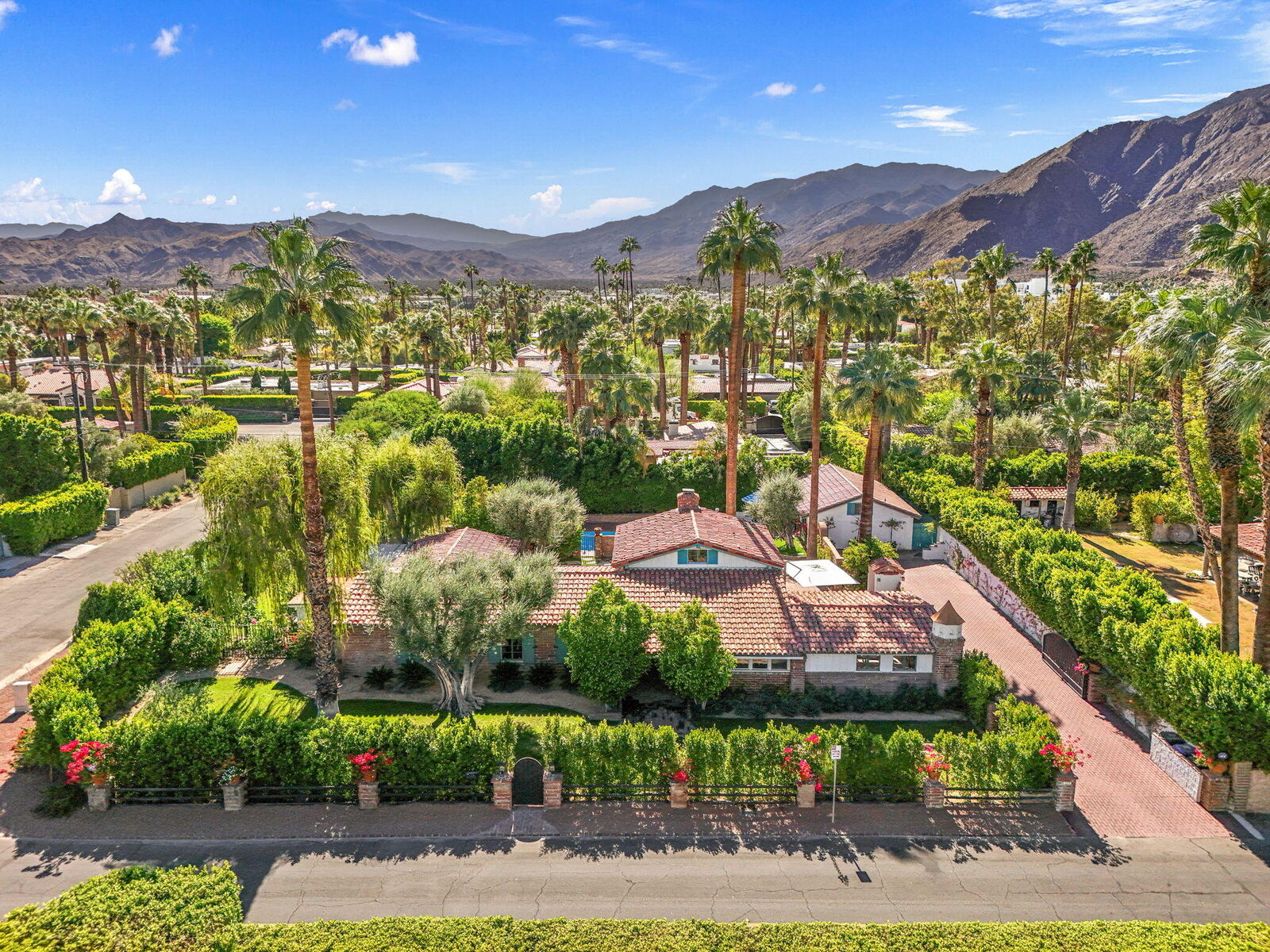Property Photo: 367 Tamarisk Road CA 92262