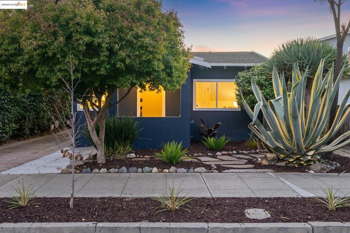 Property Photo: 1642 10th St CA 94710