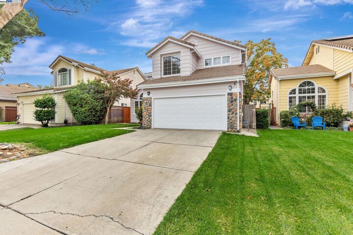 Property Photo: 55 Shakespear Ct CA 95376