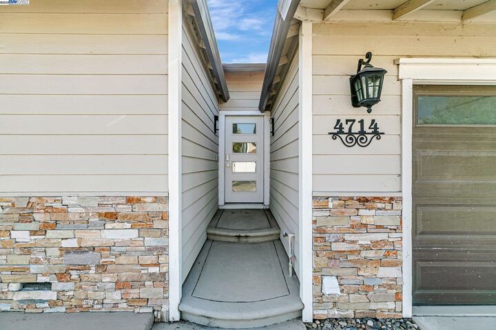 Property Photo:  4714 Serra Ave  CA 94538 
