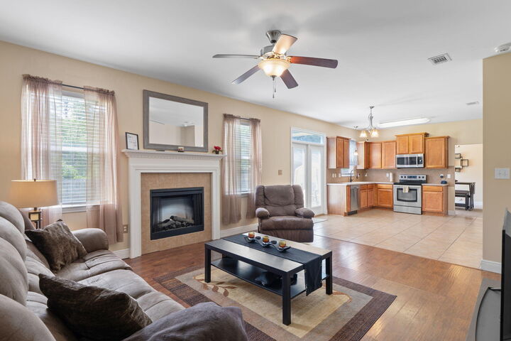 Property Photo: 3618 Topaz Circle FL 32566