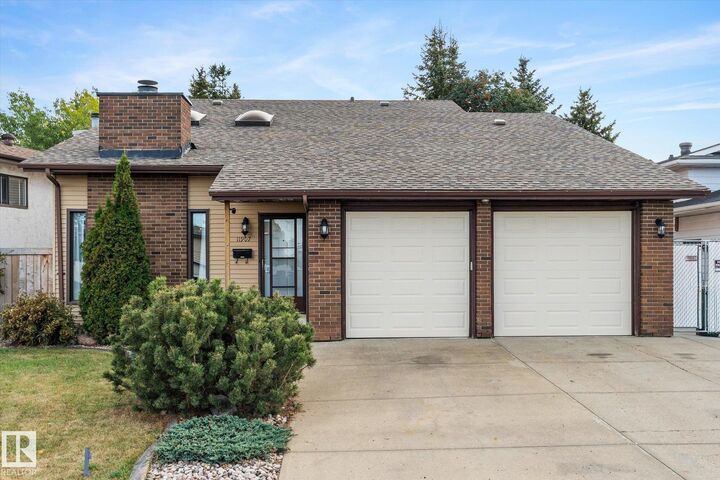 11907 164 Avenue NW  Edmonton AB T5X 5C1 photo