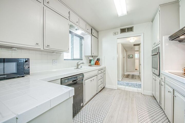 Property Photo:  1038 E Vartikian Avenue  CA 93710 