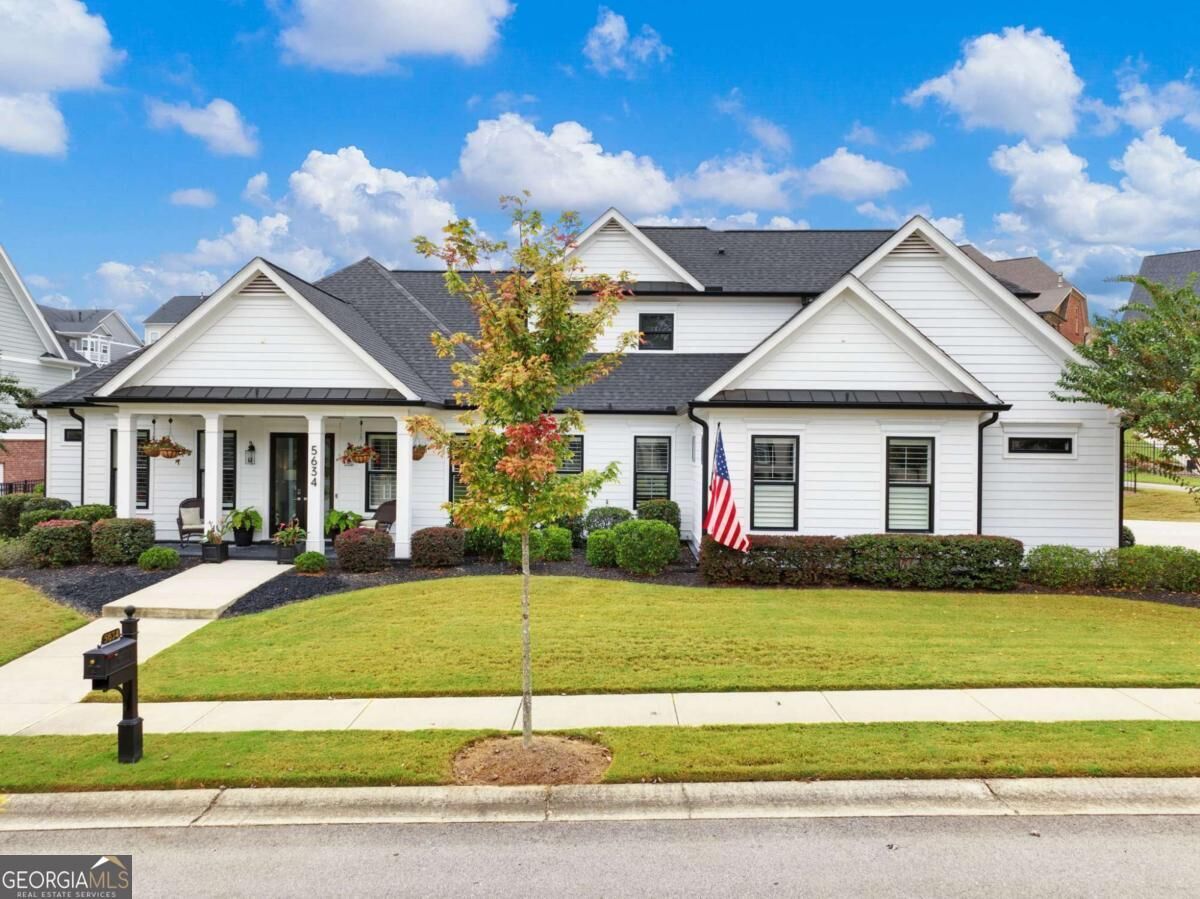 Property Photo: 5634 Autumn Flame Drive GA 30517