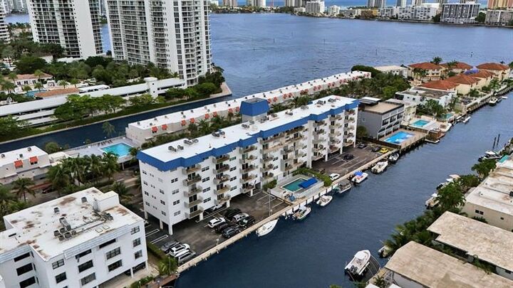 Property Photo: 3770 NE 171st St 505 FL 33160