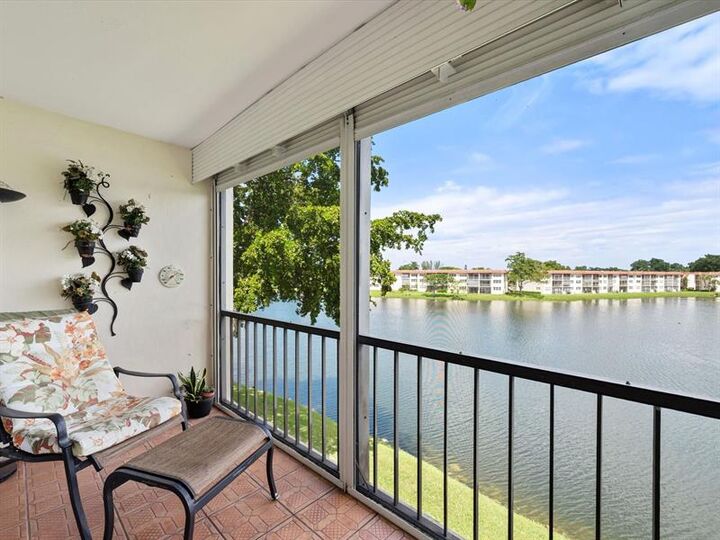 Property Photo:  9423 S Hollybrook Lake Dr 309  FL 33025 