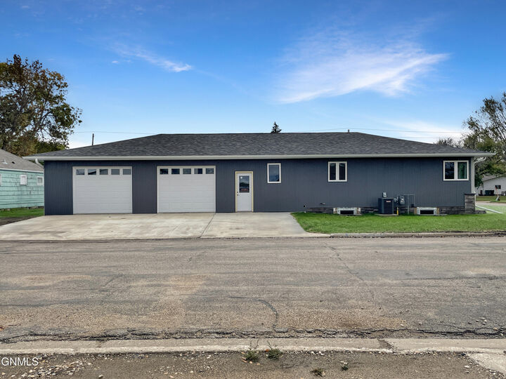 Property Photo: 486 11th Avenue N ND 58421