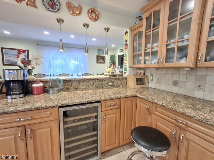 Property Photo:  5 Elaine Ct  NJ 08857 