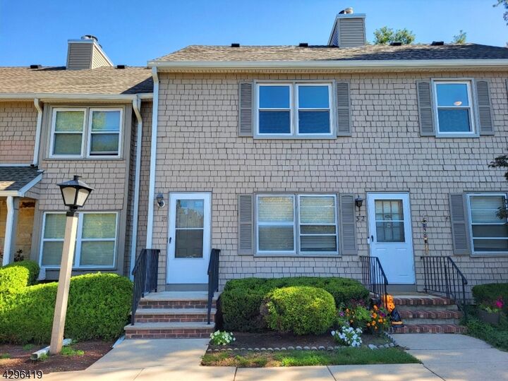 31 Hancock Ct  Raritan Twp. NJ 08822 photo
