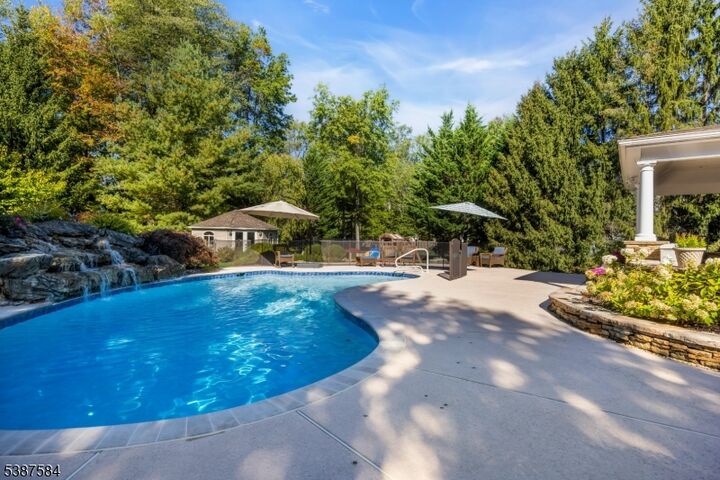 Property Photo:  14 Downingtown Ct  NJ 07059 