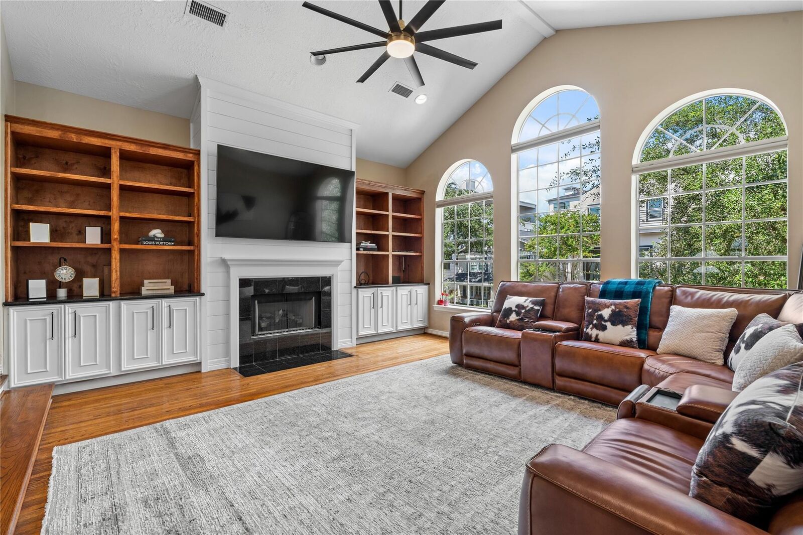 Property Photo: 1239 W Pierce Street TX 77019