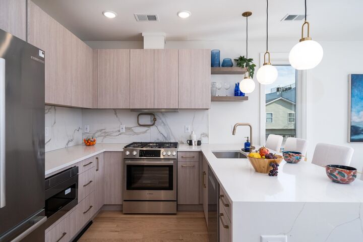 Property Photo:  332 Whiton St 2  NJ 07304 