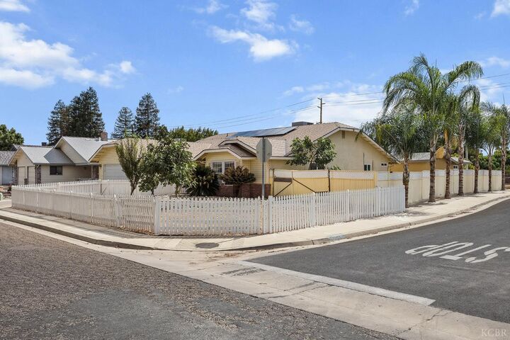 Property Photo:  2179 W Della  CA 93257 