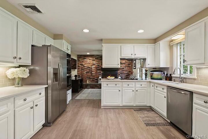 Property Photo:  110 The Farms Road  NY 10506 