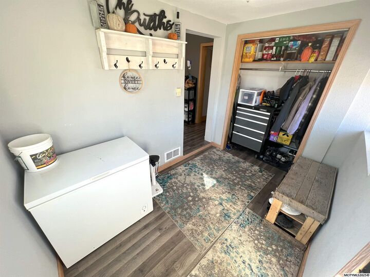 Property Photo: 421 Sherman St IA 50475