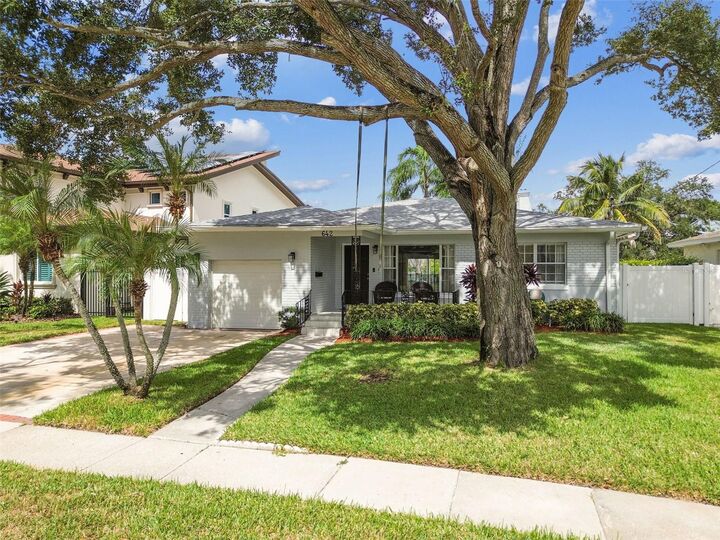 Property Photo:  642 Geneva Place  FL 33606